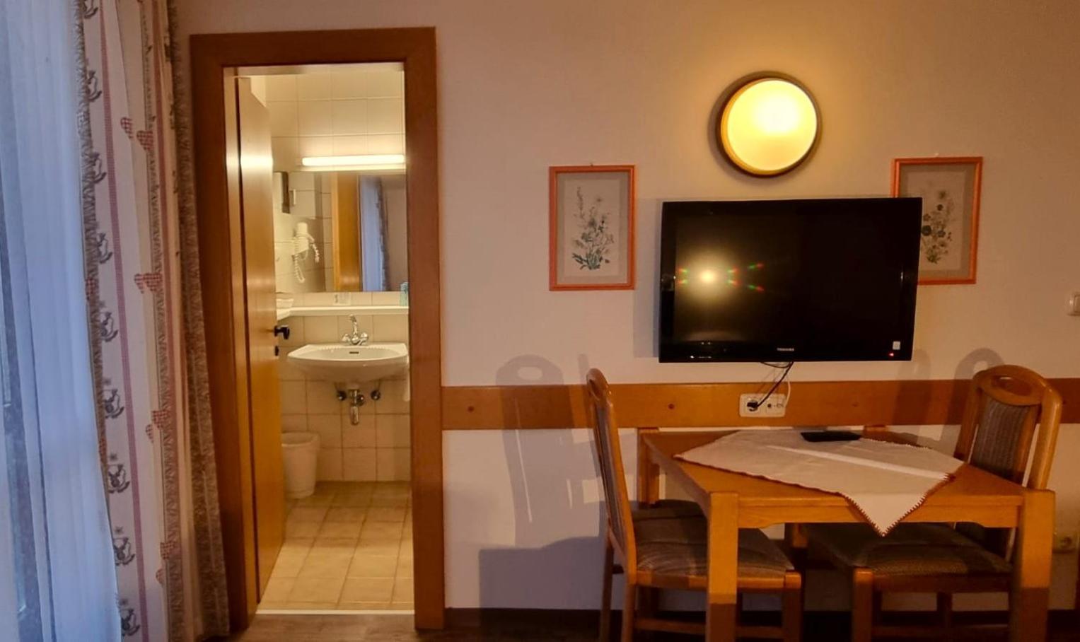 Finkenstein am Faaker See Hotel Baumgartnerhof מראה חיצוני תמונה