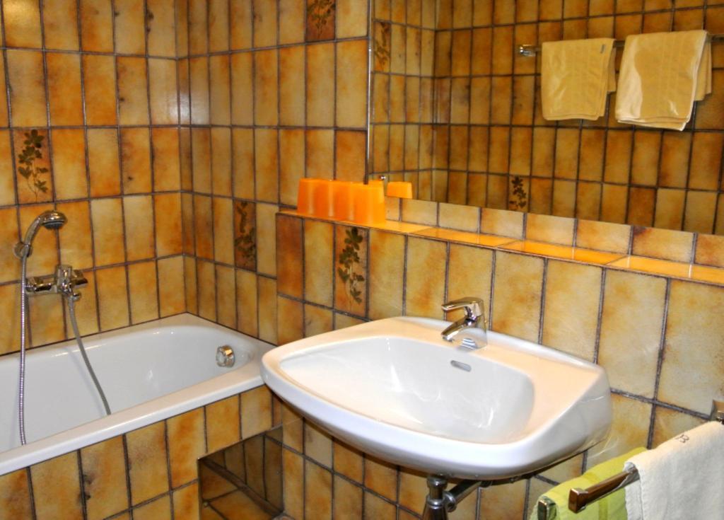 Finkenstein am Faaker See Hotel Baumgartnerhof מראה חיצוני תמונה